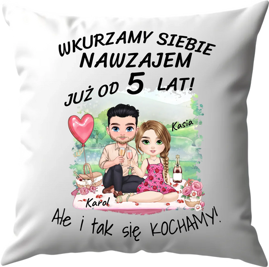 white-cushion-mockup-02